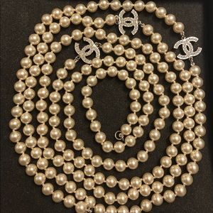 Chanel pearl CC logo long necklace